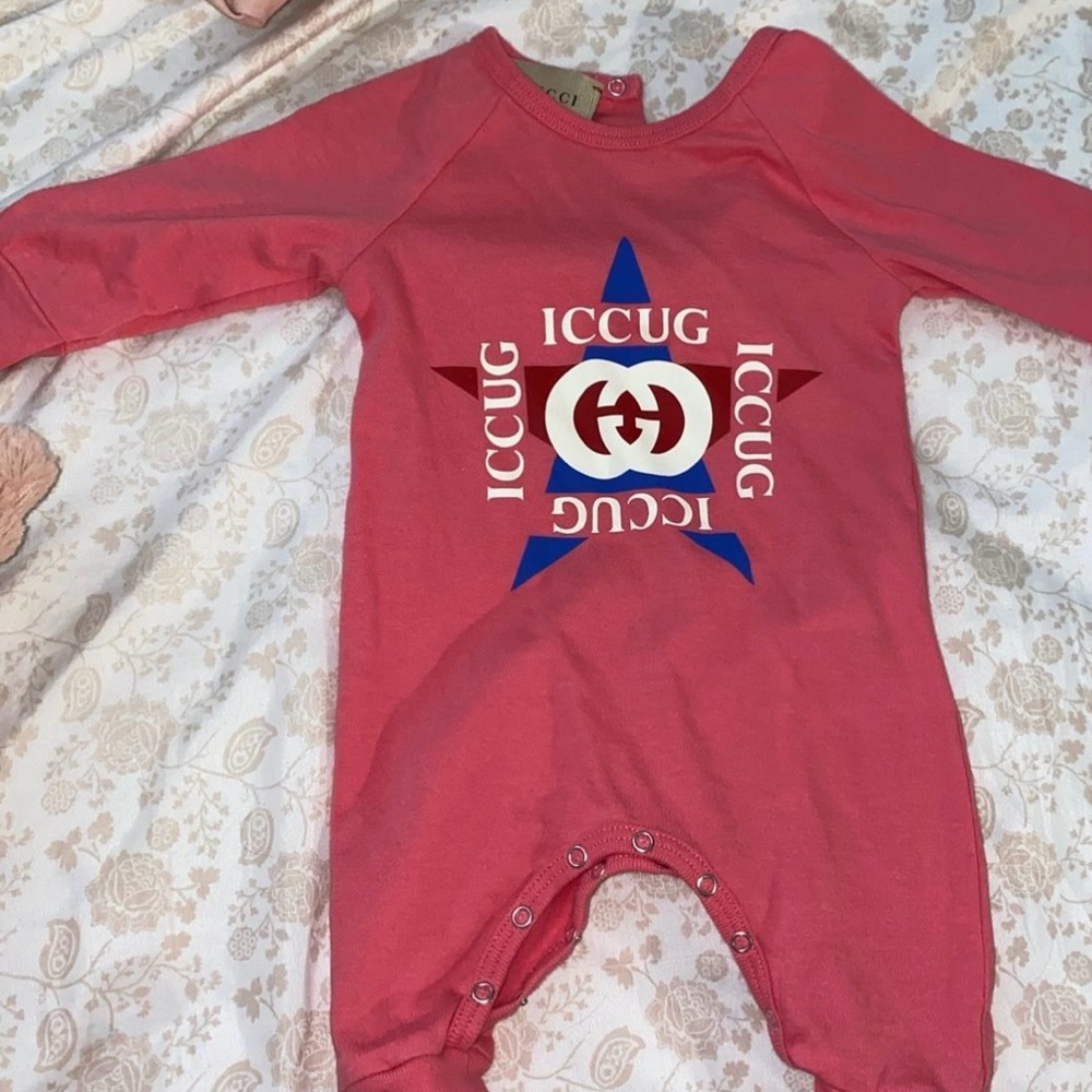 Gucci onesise